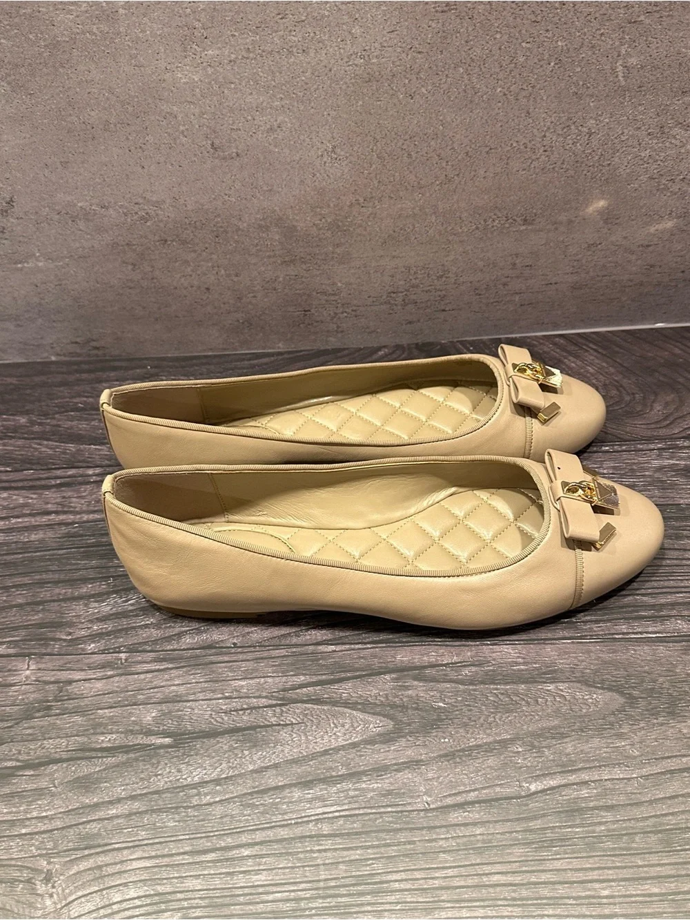 Michael Kors Beige Leather Padlock Bow Ballet Flats Women’s Size 10M